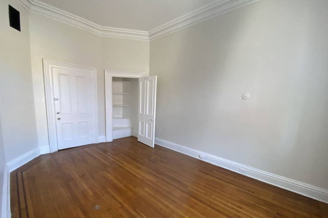 room 1 - Gorgeous Apt With Tall Ceilings