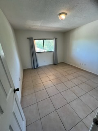 10x12 - South Miami Villas: Quiet, Cozy, Walk to UM Condo