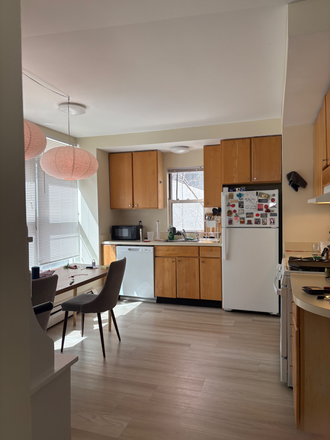 Kitchen & Dining Room - Summer Sublet near Div School Apartments