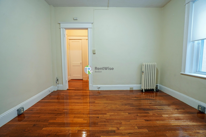 1 - AVAIL NOW-Fantastic Brighton studio, H/HW inc. NO FEE!