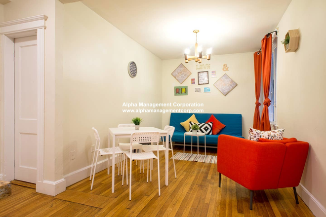 - - Close to Campus! 2 bed w/ Heat & Hot Water Incld, Laundry in Building Apartments