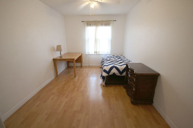Bedroom 3 (furnished or unfurnished, $890) - *4xb Townhouse Individual Rooms for Rent (*Reduced $50* Furnished Option)* walking to 3 grocer