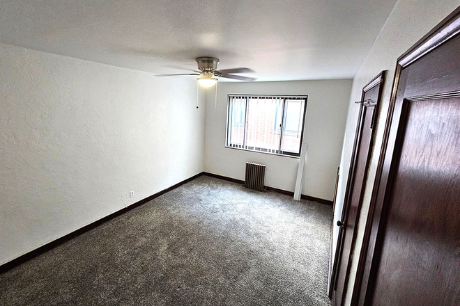 Bedroom - Morewood Court- Close to Carnegie Mellon Apartments
