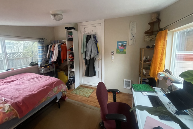 Bedroom - Looking for a roommate! House