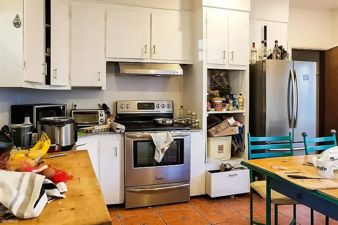 Kitchen - Apartment close to Tufts campus, Boston-accessible