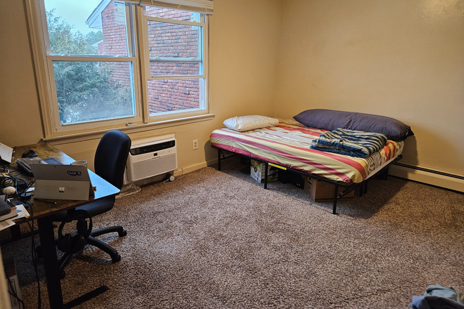 Furnished bedroom - Colonial townhouse apartment in Willimantic/Windham
