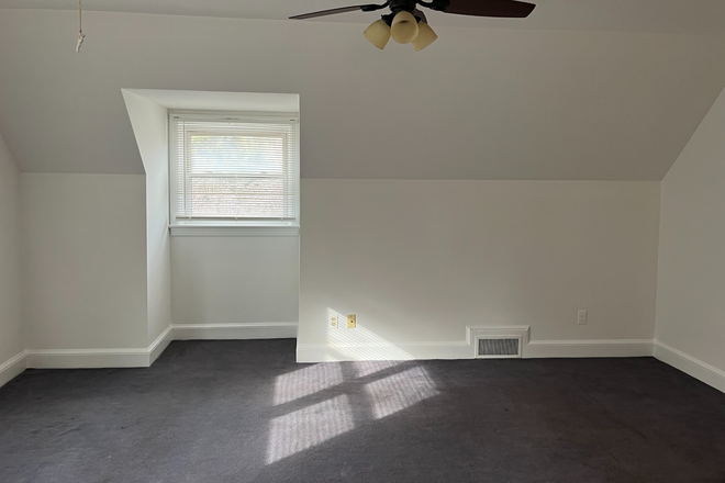 Bedroom - Nice one bedroom apartment near Long Branch park and trail