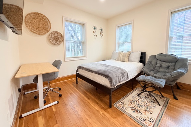 Bedroom, Suite 2b - Private Bedroom & Bath - Healthcare Professionals and Medical Students - Near UMMC