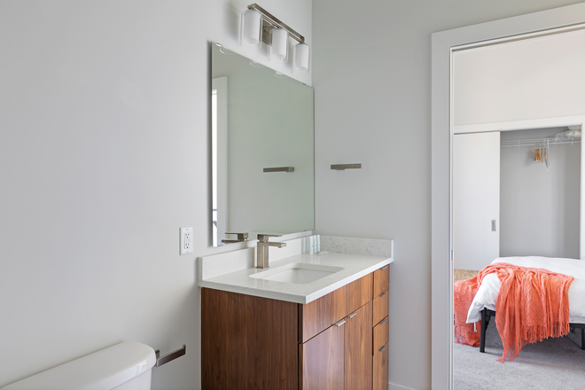 Bathroom - Luxury Student Apartment - Modern/High Ceilings 2bed/2 bath