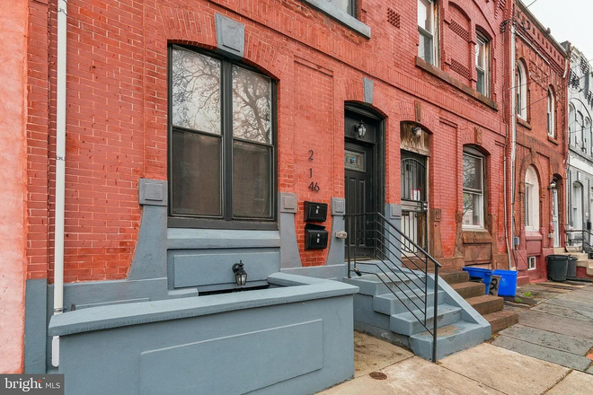 Exterior Building - Stunning 1 Bed Steps from Temple! Modern Renovation Duplex