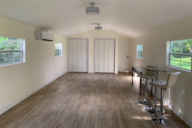 Living area - New Cottage close to campus
