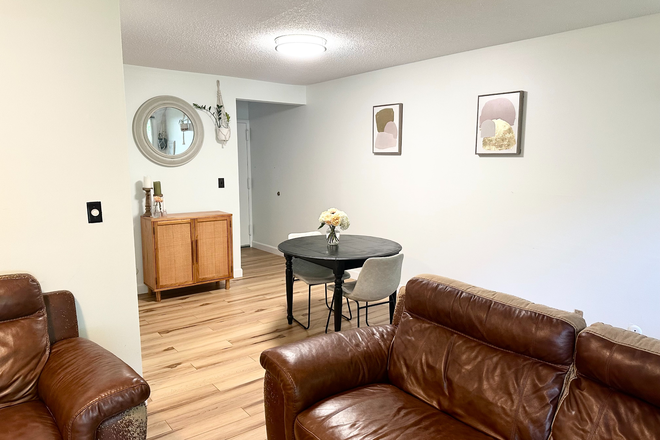 Open floor plan - India Point Park/ Pedestrian Bridge/ Prov River / College Hill Condo