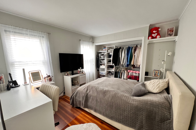 Bedroom - Bright & Renovated Apartment 5-Minute Walk to Campus 15-Minute Walk to T