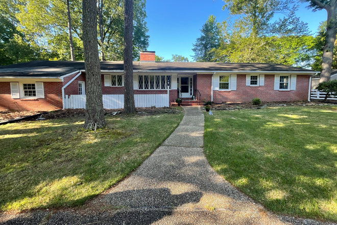 Front of house - Single Room, close to campus! (SPRING 2026) Apartments