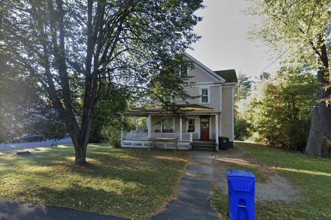 House From Street View - 655 Main 1 Room Sublet Spring 2027 Townhome