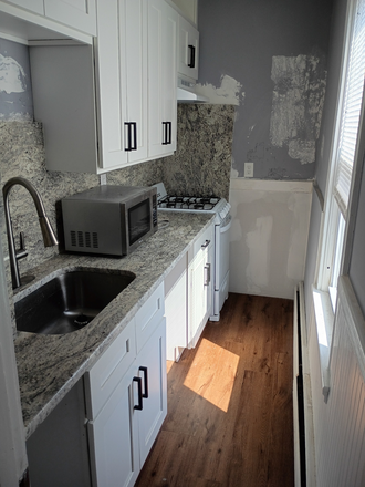 Three bedroom apartment/Kitchen - ROOMS OR WHOLE UNIT ALL UTILITIES INCLUDED,WI-FI AND FURNISHED! NEAR TRAIN&BUS Apartments