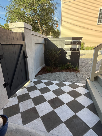 Steps leading to door entrance - Historic Downtown Gem Near MUSC – Unit D House