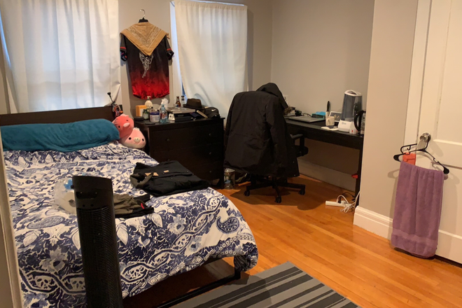 Room layout - Two floors in a house close to BU CRC campus