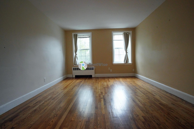 1 - SEP 2026-Incredible Brookline 2 bed plus! H/HW/Parking included-No Broker Fee!