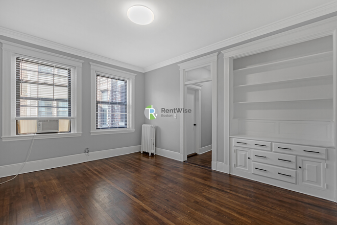 2 - SEPT 2026: Packards Corner, 4 Bed, Heat/HW Inc, Laundry Townhome