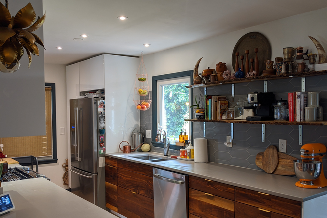 Kitchen - Modern 5 bedroom home