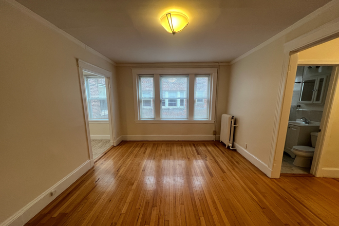 Studio - Spacious Studio & 1 Bedroom by Washington St! Updated Well Managed Building Apartments