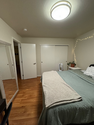 Bedroom - Clean Apartment close to Pearl and campus!