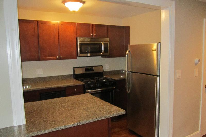 visit hubrealtyproperties.com - Bay Village, Beautiful renovated 1 bedroom with private deck, near T Apartments