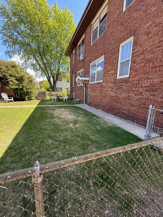 Backyard - FOR RENT — Spacious Mac-Groveland Brownstone Apartment Near campus