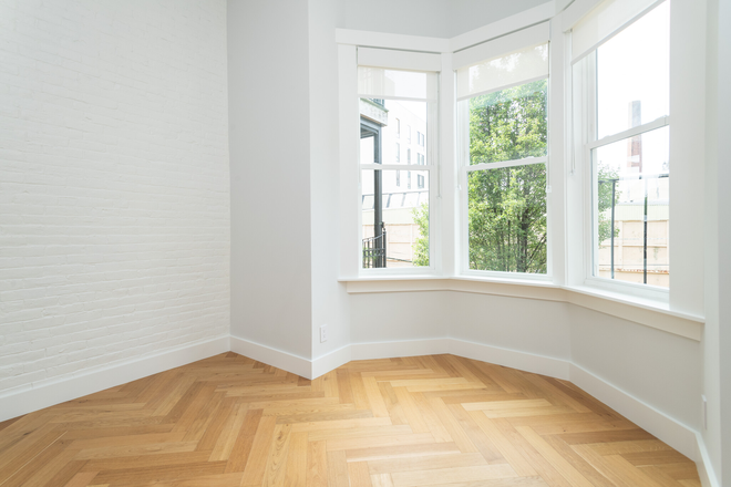 visit hubrealtyproperties.com - Beautiful studio with new appliances, in South End near BU Medical campus