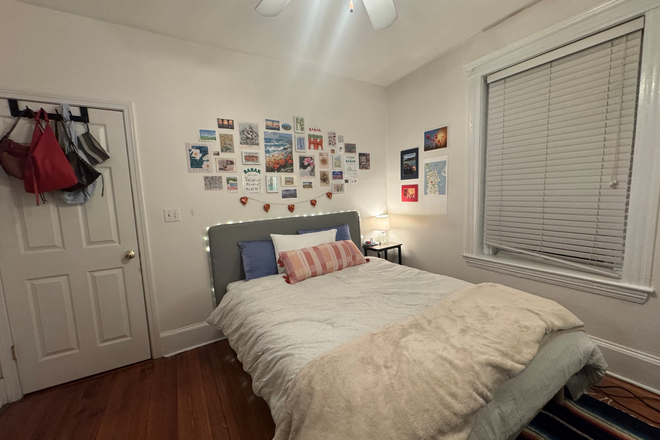 Bedroom - One bedroom available, close to campus Apartments