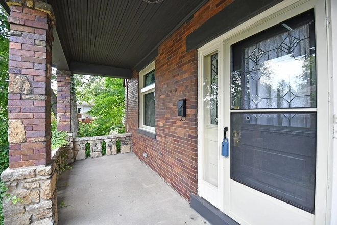 Front Porch - 652 Probasco St - 6 beds 2 baths (August 2026 to July 2027) House