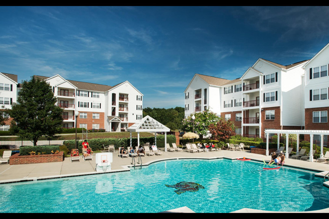 Outside view of Building - Courtyard 6 Lease Transfer, 4 bed/4 bath corner unit Apartments (Private Bathroom)