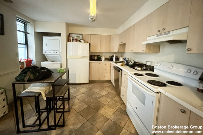 Kitchen - First Floor 3 bed in Symphony Apartments