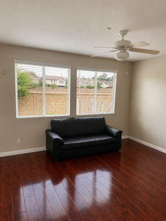 Familyroom - Summer Leasing! July 1st - August 31st. Near UCR Campus: Spacious 4-BR Home