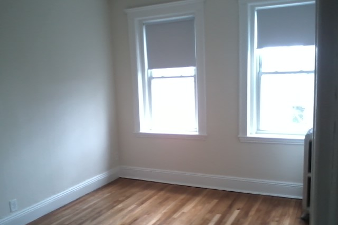 Visit hubrealtyproperties.com - Large one bedroom with front view and deck, in Brighton
