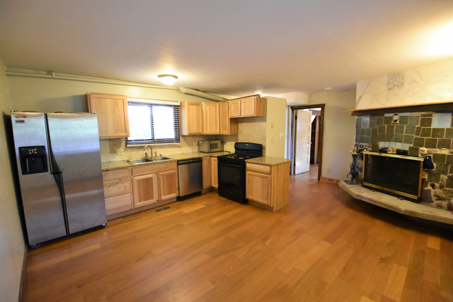 Kitchen - Goss Grove Apartment close to campus