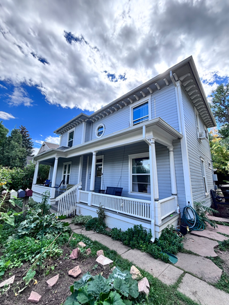 Exterior (closest 1st-floor corner is this unit) - Mapleton Hill, Single, Close to Pearl st.