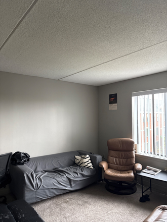 Living room - Close to campus Apartments