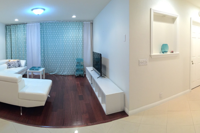 Panoramic - 2510 Torrey Pines Rd
