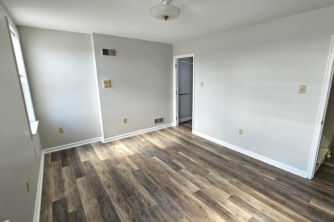 Bedroom 1 - 3BR house -- Short walk to town