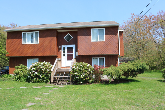 FRONT EXTERIOR - BONNET 4 BED House