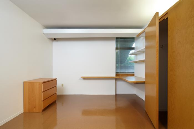Bedroom - July sublet - 1 room in 1-bedroom convertible HUH apartment 29 Garden St