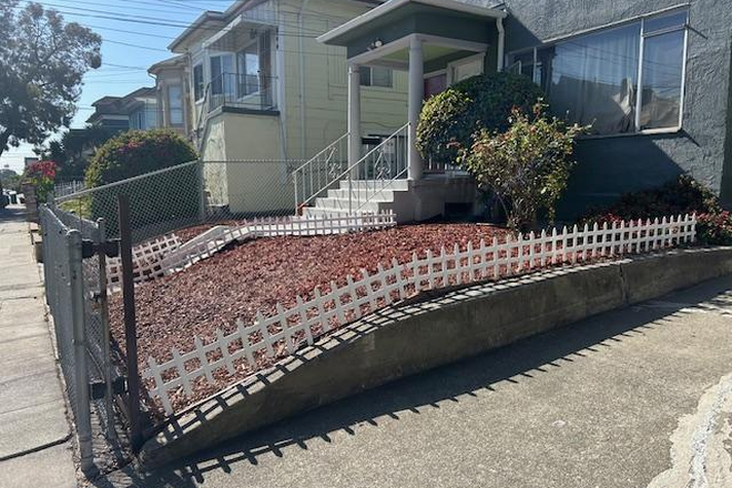 Photo - BART/BUSES/EMERYVILLE BOARDER/UCBERKELEY Duplex