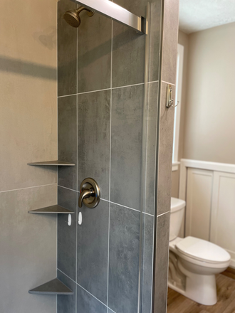 1 - //// Remodeled 5 bedroom House  Steps from campus!