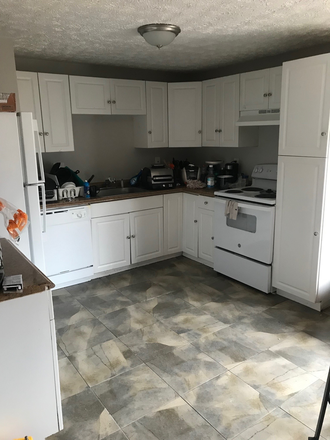 Kitchen - 5 Bedroom House Close to Campus