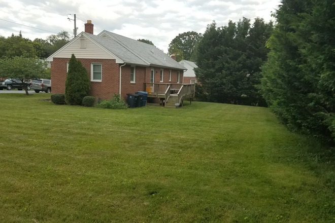 Back of house. - Tonquil Place w/ 1 Affordable Room for Graduate Student or Young Professional House