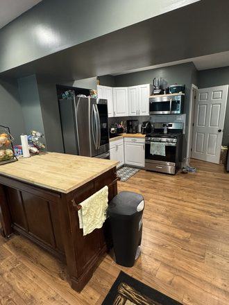 Kitchen - Large studio, 12 min to campus, all-inclusive rent
