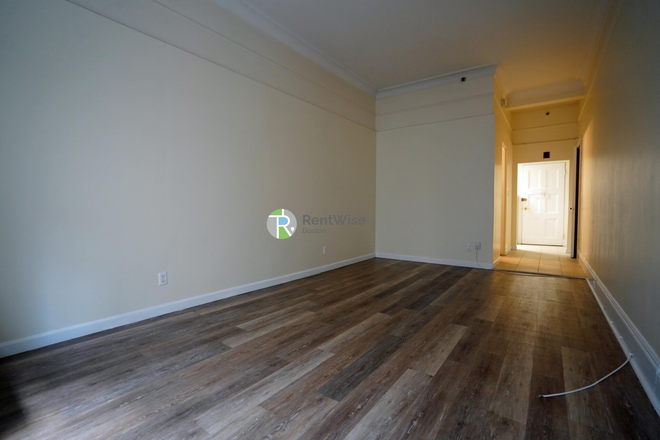 1 - JAN 2025 - NO FEE, Sweet Downtown studio, elevator, concierge! Pets OK Apartments