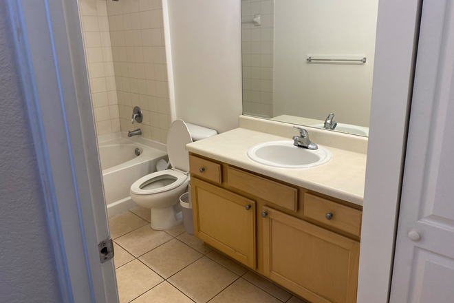 2 - 1 bedroom 1 bath Close to Campus Apartments